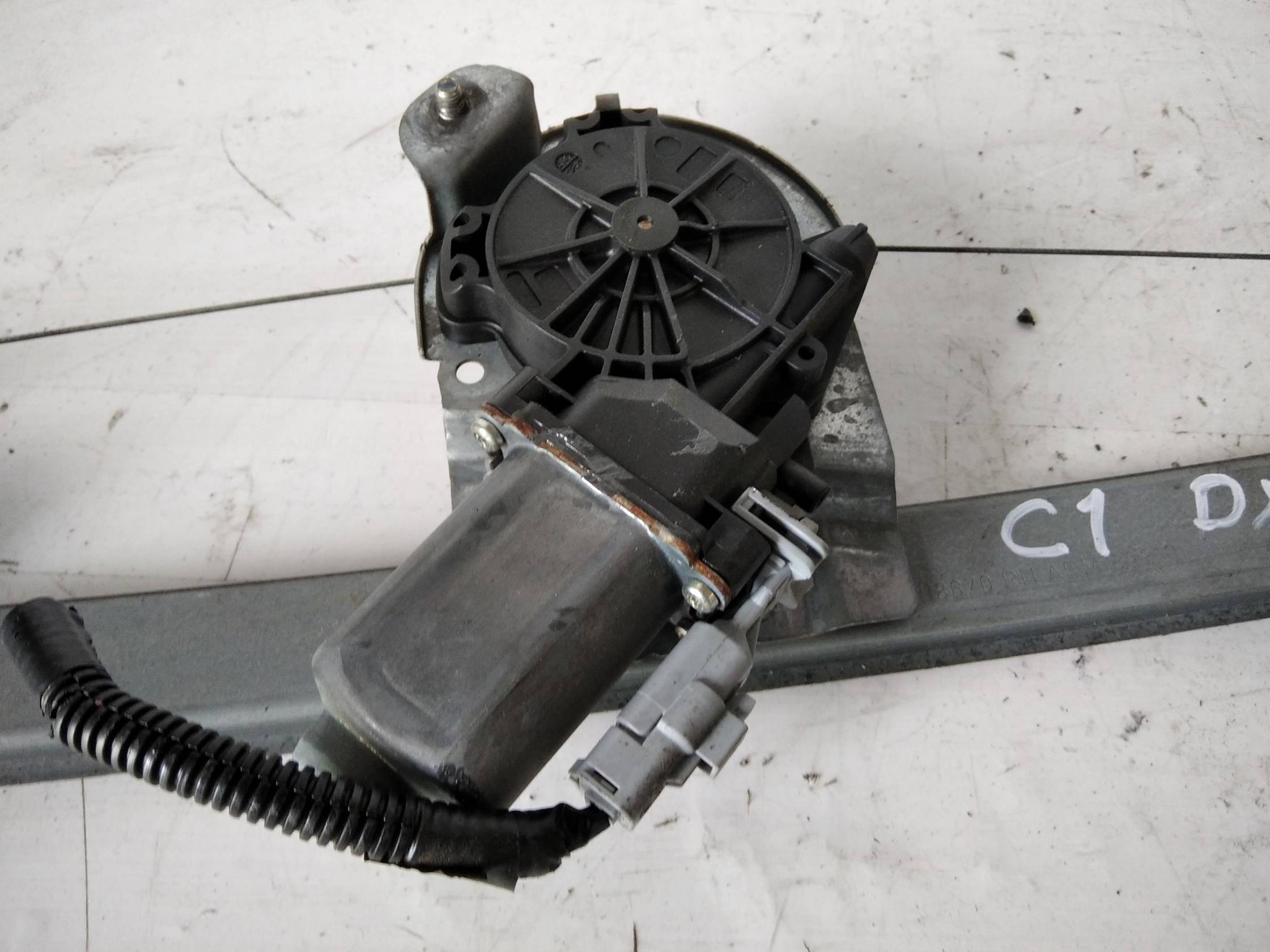 Alzacristallo elettr. porta ant. dx.